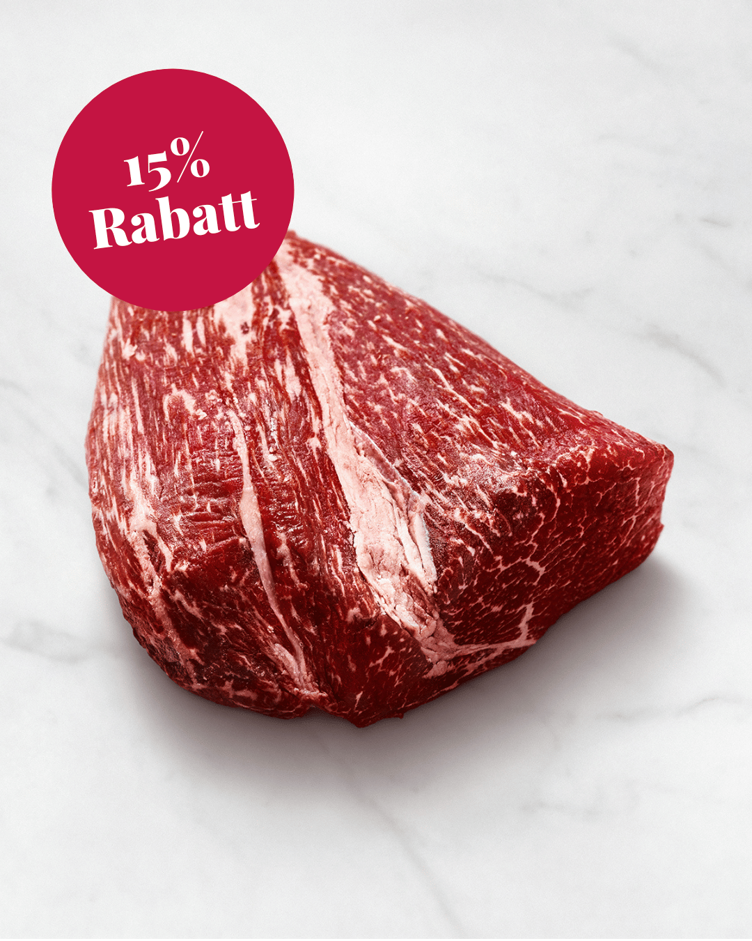Wagyu Filetkopf auf weißem Hintergrund, Kobe-Filet, roh, marmoriert, Wagyutatar aus Filetkopf zubereitet, Rindfleisch roh serviert, Filetkopf online kaufen