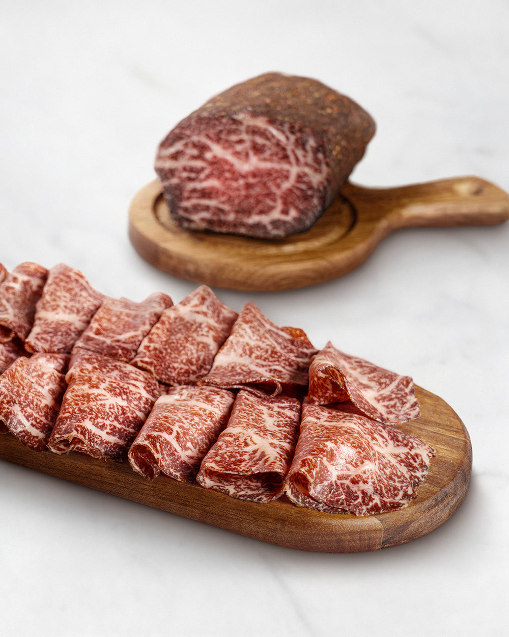 Schinken, Wagyu Sauerland,Wagyu Bresaola aufgeschnitten in Scheiben, Kräuter, Wagyu Beef Spezialitäten, Preis, Feine Wagyu-Bresaola